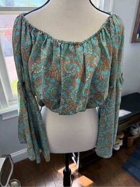 Karma Highway Boho Off-Shoulder Cropped Top in Teal Floral Print
